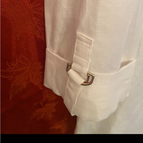 White linen women’s blouse. Never worn, new condition. - Picture 3 of 4